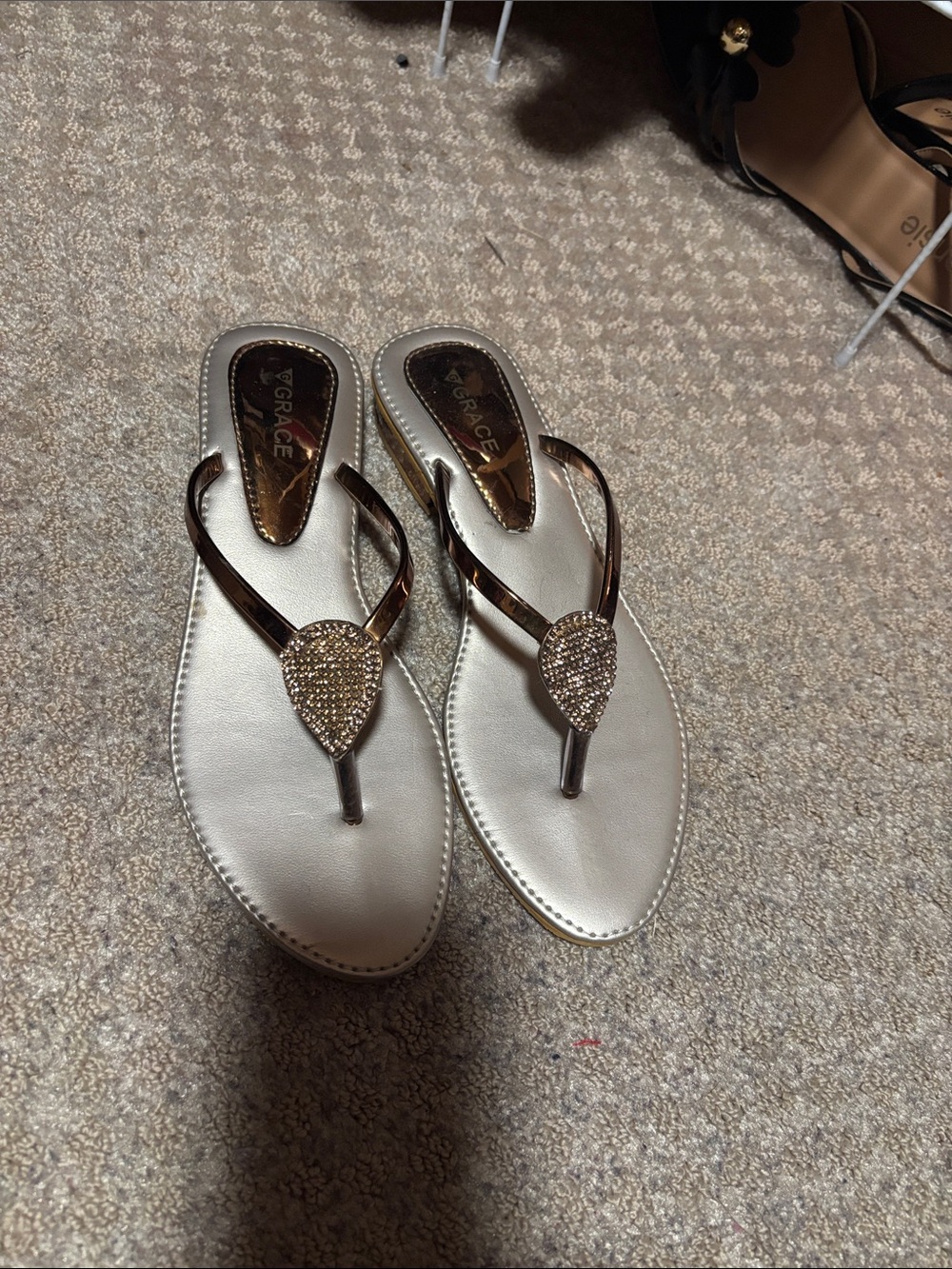 Grace Silver Metallic Teardrop Jewel Toe-Post Sandals